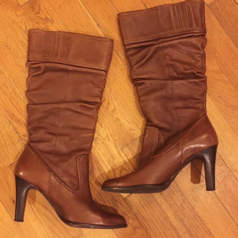 Nine West leather boots. Barely worn. 9.5M, $20